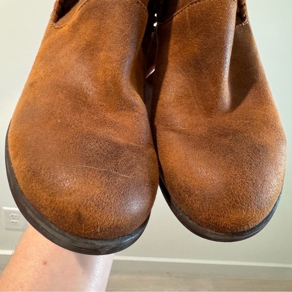 Eurosoft by Sofft Ora Cognac Heeled Booties with Whipstich Detail Size 7 - Picture 3 of 8